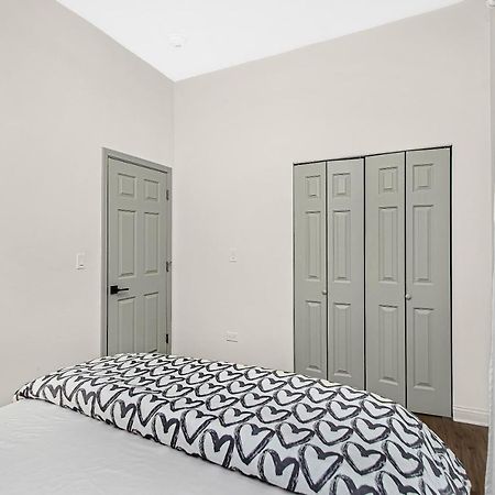 시카고 Modern 4Br Just A Block From Cta Pink Line With Pool Table Free Parking 아파트 외부 사진